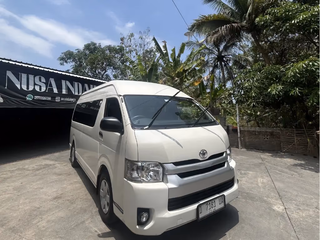 Toyota HiAce of Nusa Indah Transport ready for a Yogyakarta trip